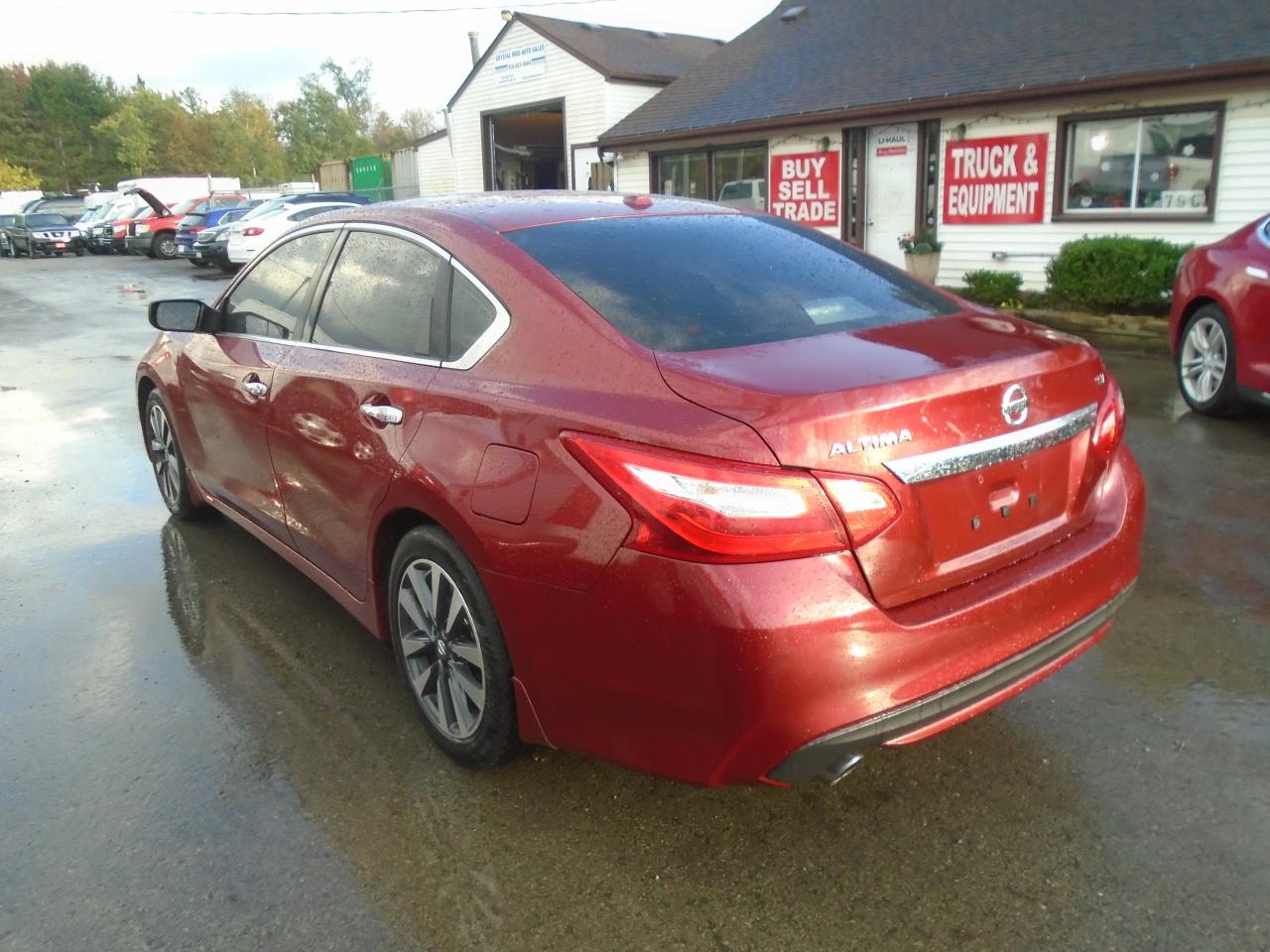 2017 Nissan Altima 4dr Sdn I4 CVT 2.5 SV - Photo #4