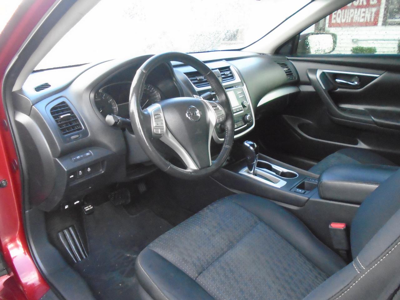 2017 Nissan Altima 4dr Sdn I4 CVT 2.5 SV - Photo #6