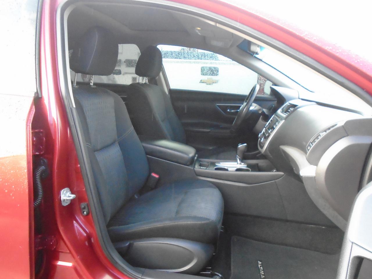 2017 Nissan Altima 4dr Sdn I4 CVT 2.5 SV - Photo #12