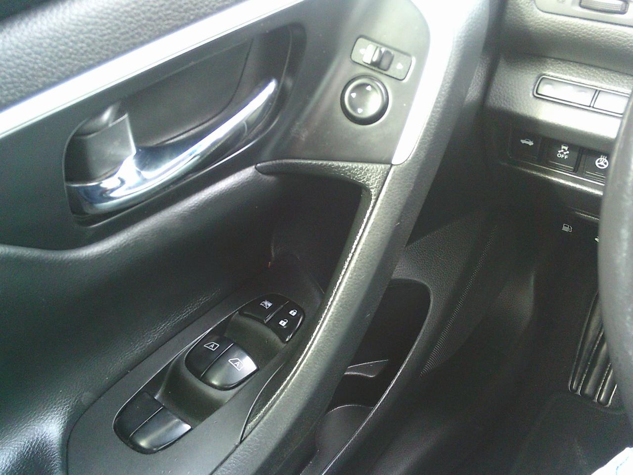 2017 Nissan Altima 4dr Sdn I4 CVT 2.5 SV + SUNROOF Photo