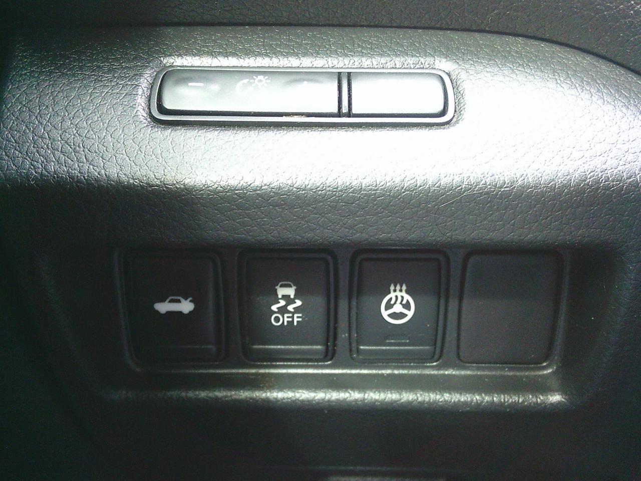 2017 Nissan Altima 4dr Sdn I4 CVT 2.5 SV + SUNROOF Photo