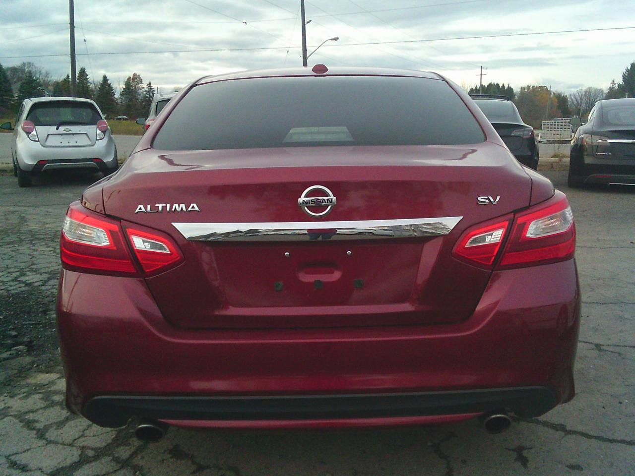 2017 Nissan Altima 4dr Sdn I4 CVT 2.5 SV + SUNROOF Photo
