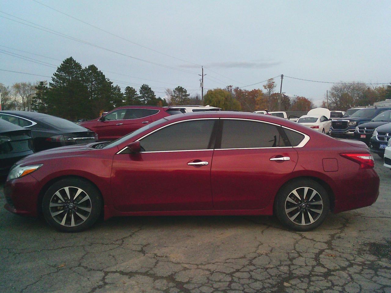 2017 Nissan Altima 4dr Sdn I4 CVT 2.5 SV + SUNROOF Photo4