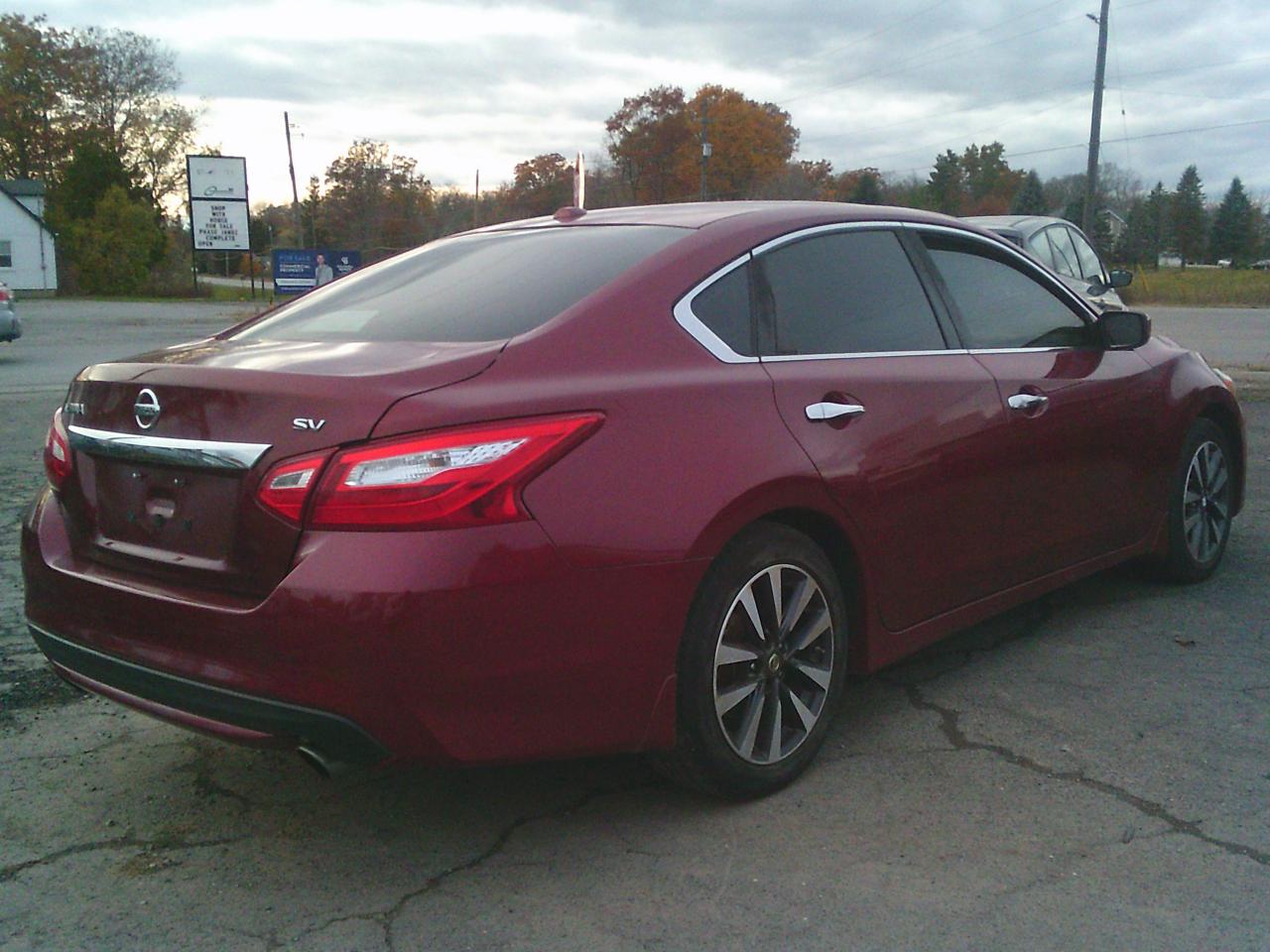 2017 Nissan Altima 4dr Sdn I4 CVT 2.5 SV + SUNROOF Photo