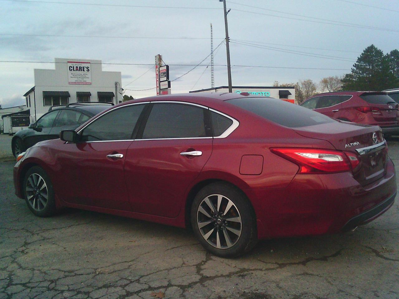 2017 Nissan Altima 4dr Sdn I4 CVT 2.5 SV + SUNROOF Photo