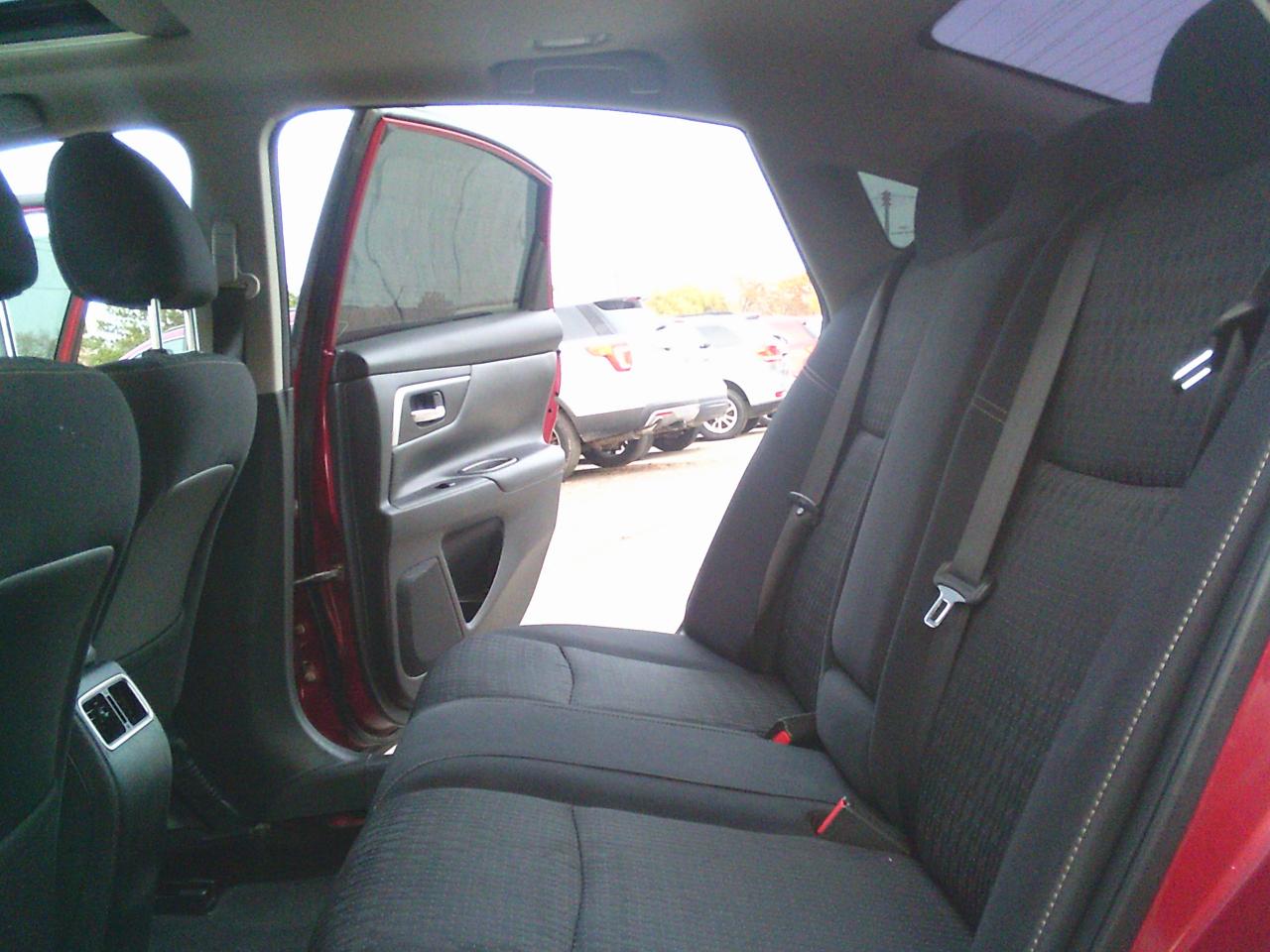 2017 Nissan Altima 4dr Sdn I4 CVT 2.5 SV + SUNROOF Photo