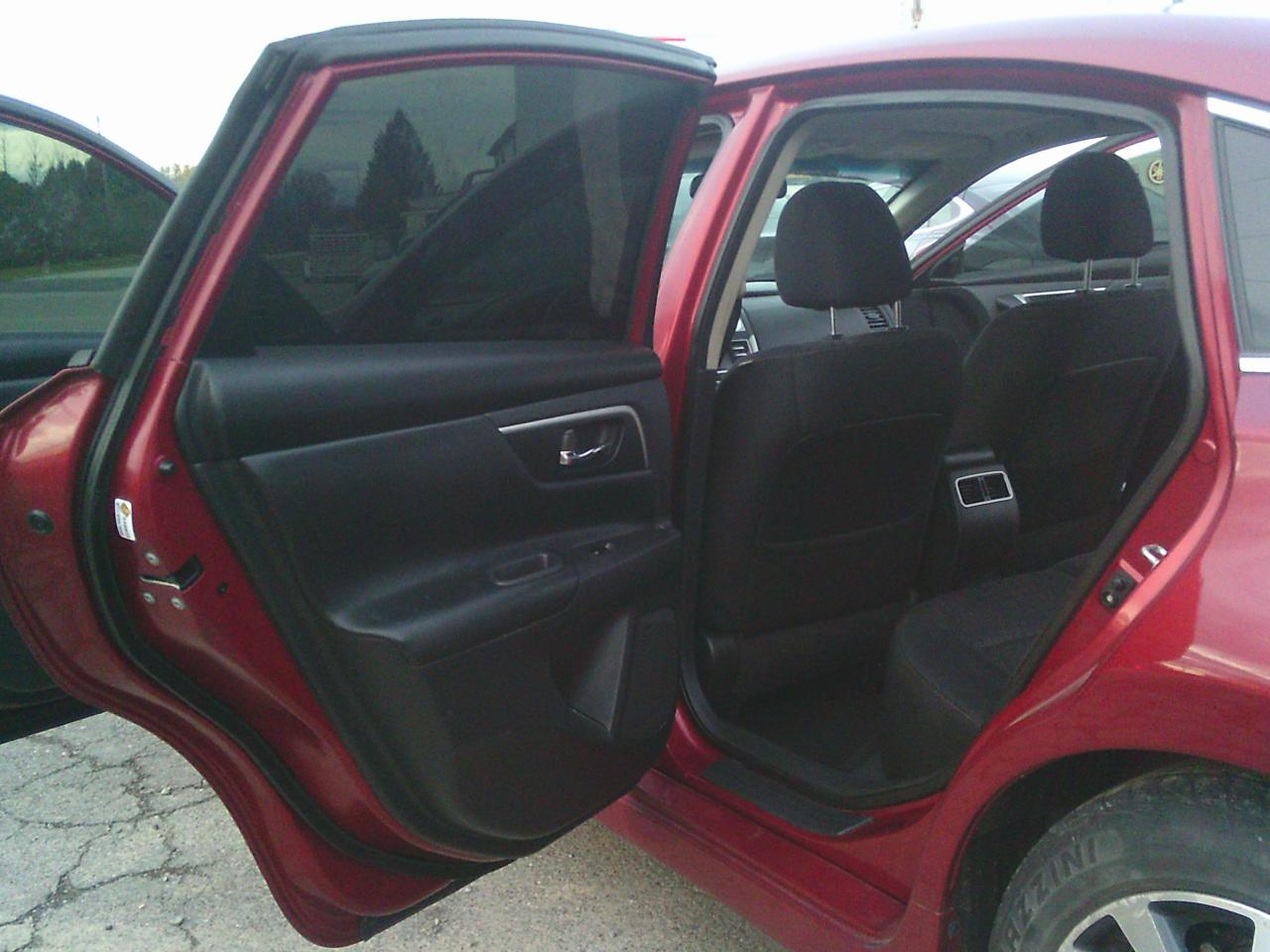 2017 Nissan Altima 4dr Sdn I4 CVT 2.5 SV + SUNROOF Photo