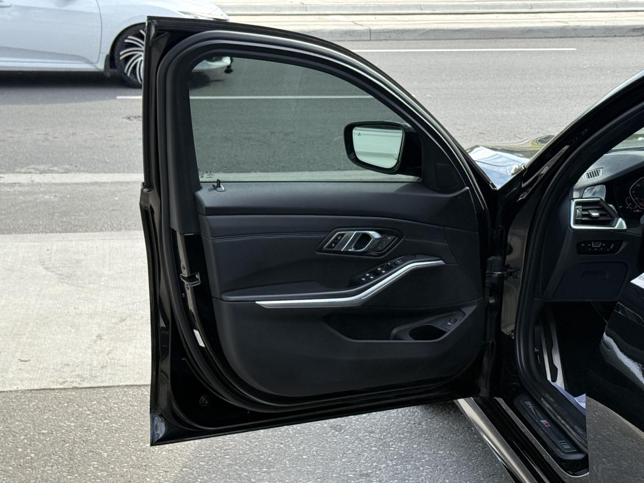 2019 BMW 3 Series 330i //M SPORT | PANO | HUD | 360 CAMERA | LOADED Photo