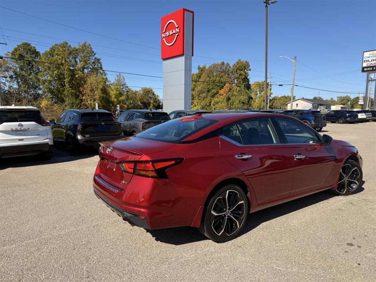 2023 Nissan Altima Sedan 2.5 SR CVT Photo