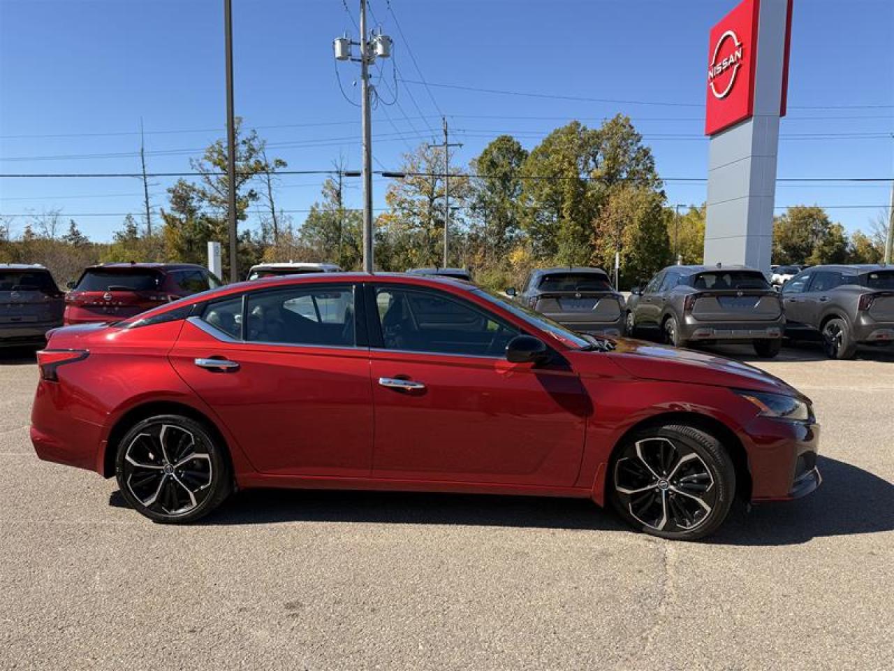 2023 Nissan Altima Sedan 2.5 SR CVT Photo3
