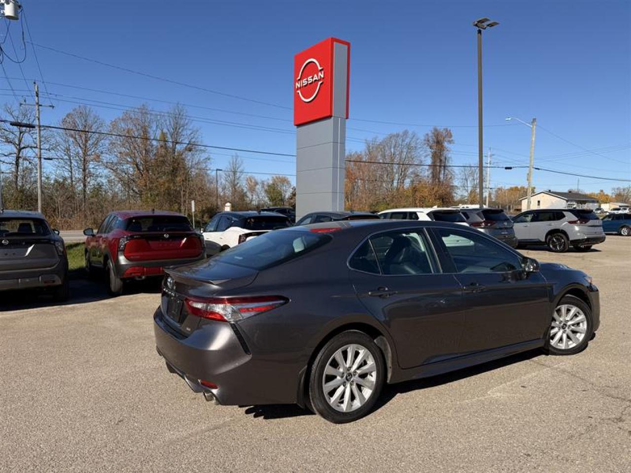 2020 Toyota Camry 4-Door Sedan SE 8A Photo4