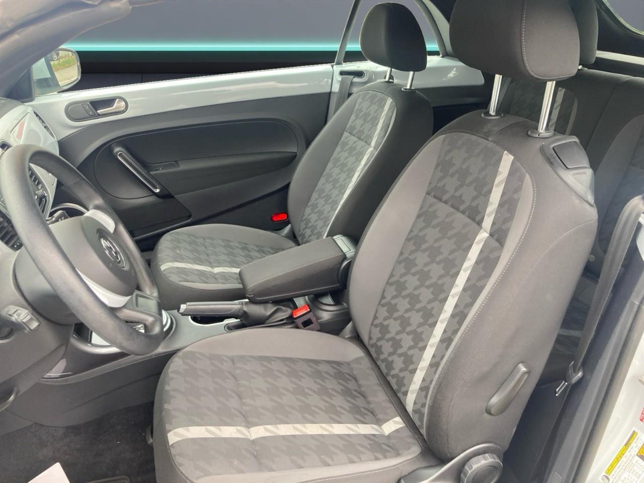 2018 Volkswagen Beetle 2.0 TSI Trendline Photo