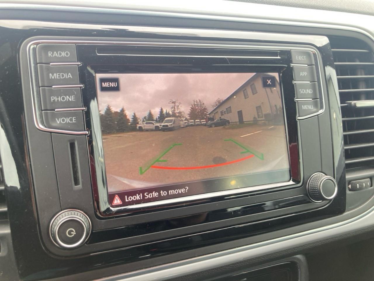 2018 Volkswagen Beetle 2.0 TSI Trendline Photo