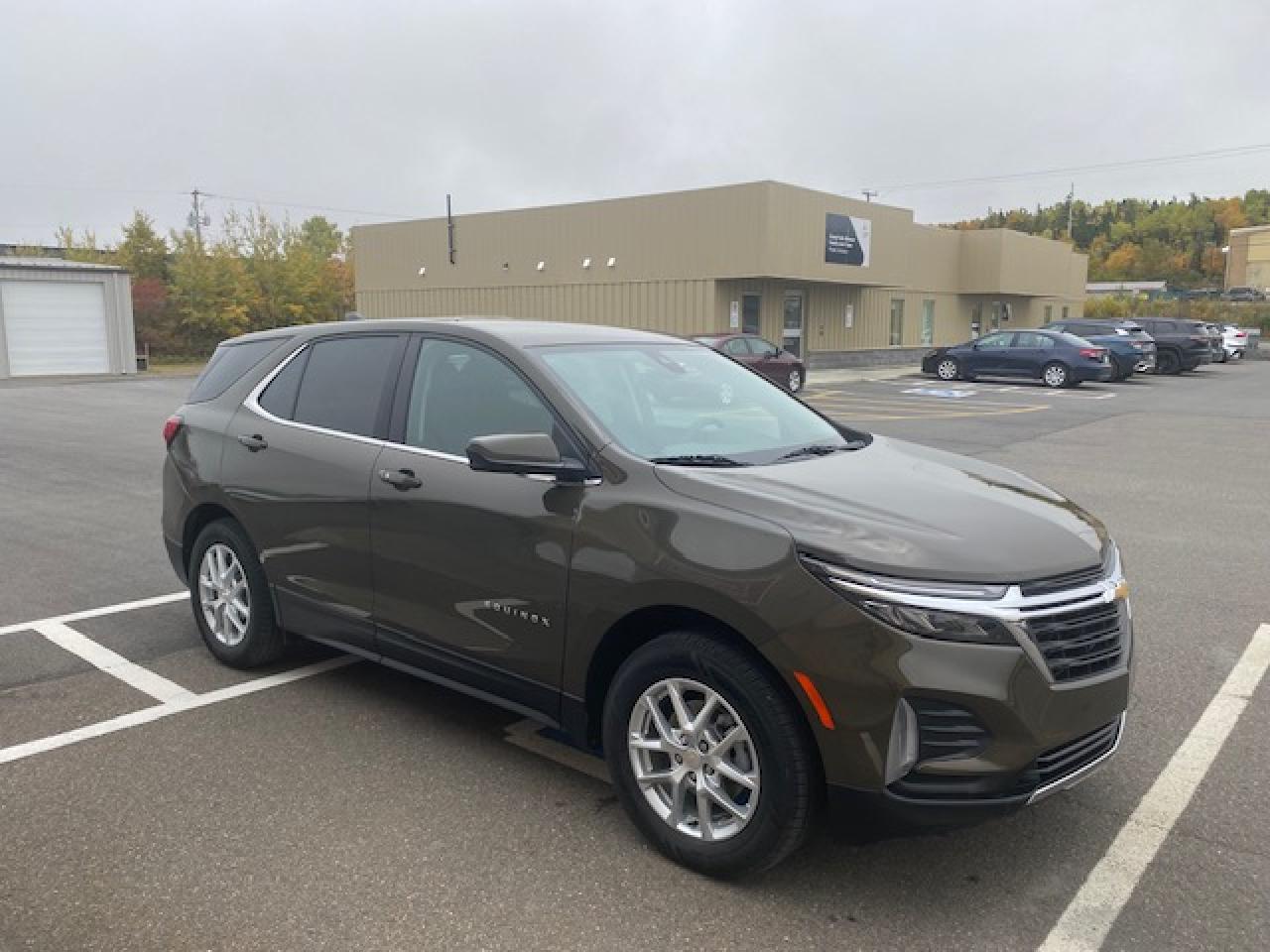 2023 Chevrolet Equinox AWD 4DR LT - Photo #4