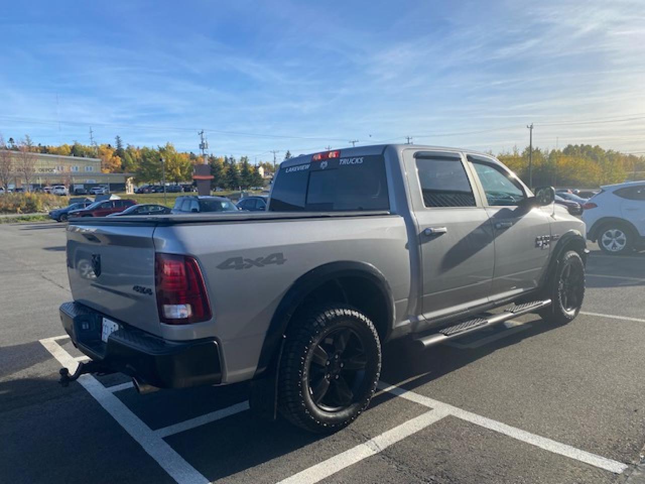 2019 RAM 1500 Classic WARLOCK 4X4 CREW CAB 5'7" BOX - Photo #4