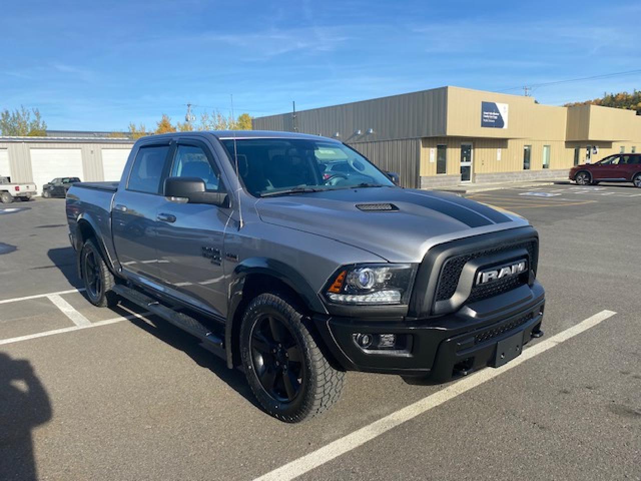 2019 RAM 1500 Classic WARLOCK 4X4 CREW CAB 5'7" BOX - Photo #3