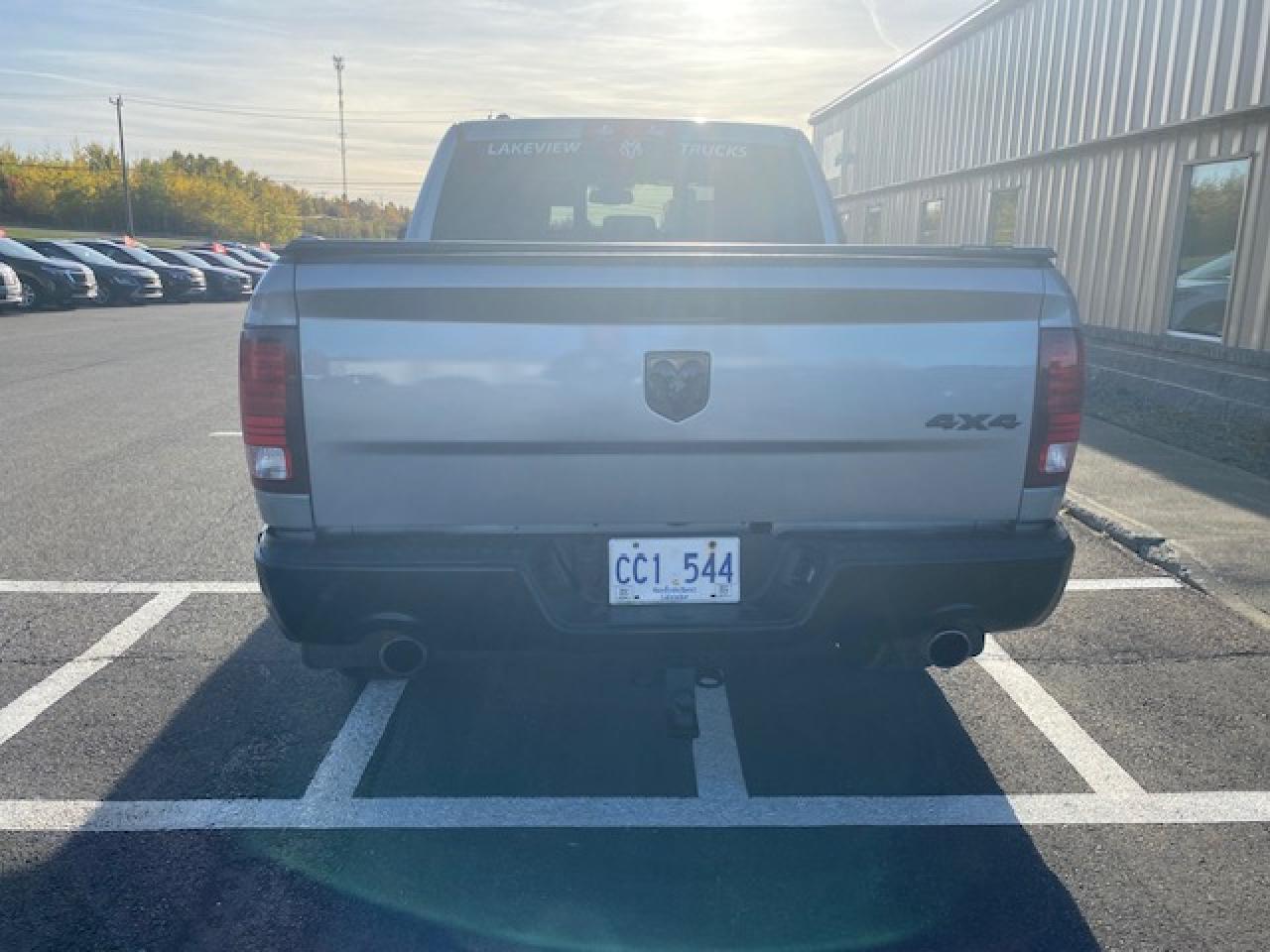 2019 RAM 1500 Classic WARLOCK 4X4 CREW CAB 5'7" BOX - Photo #5