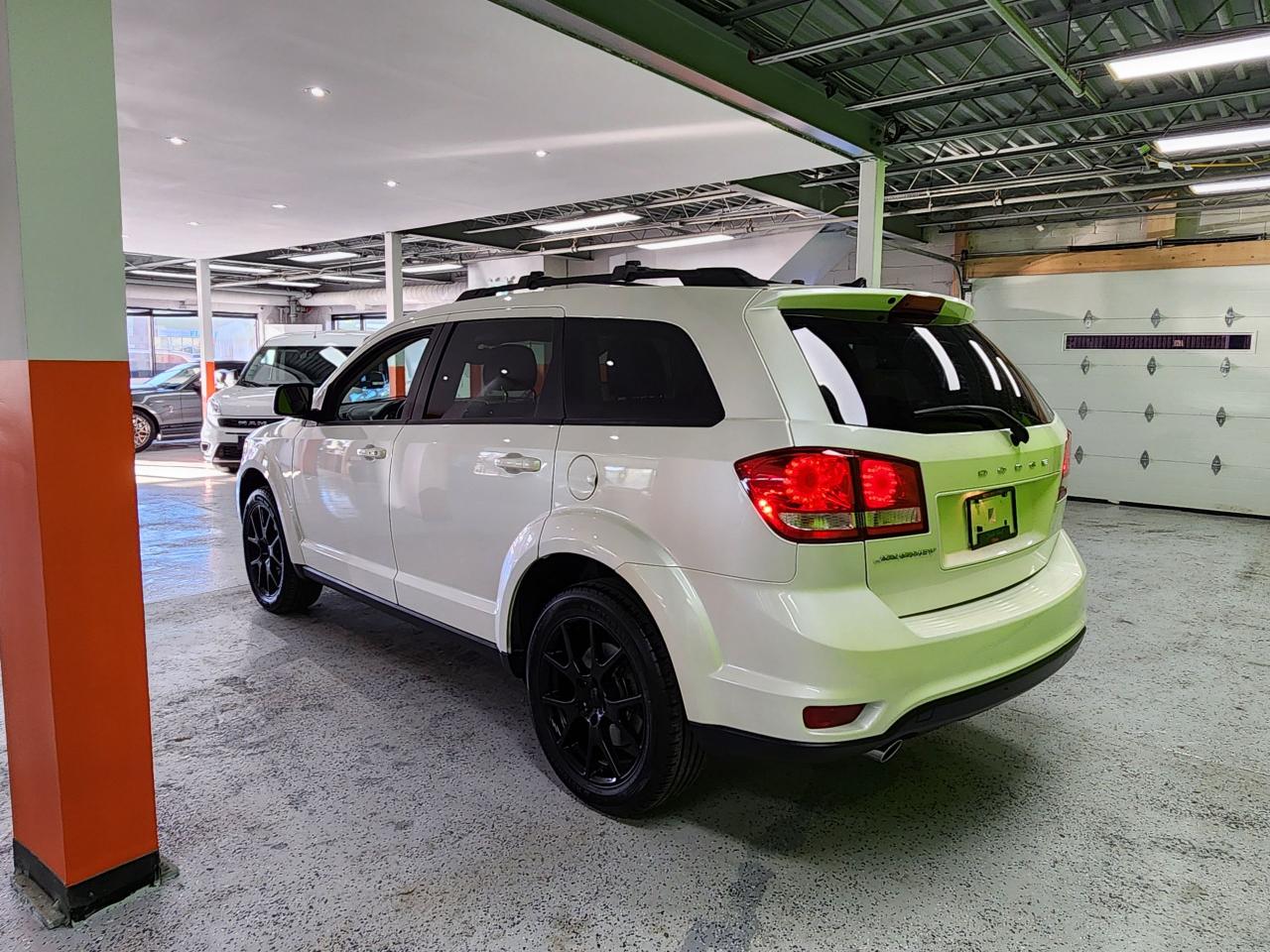 2017 Dodge Journey SXT Blacktop Package 7 Pass V6 - Photo #13