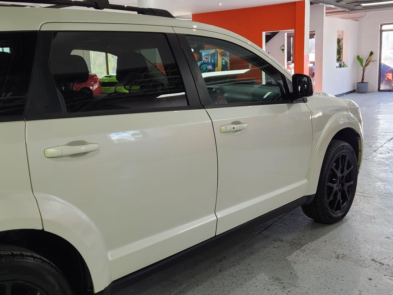 2017 Dodge Journey SXT Blacktop Package 7 Pass V6 - Photo #8