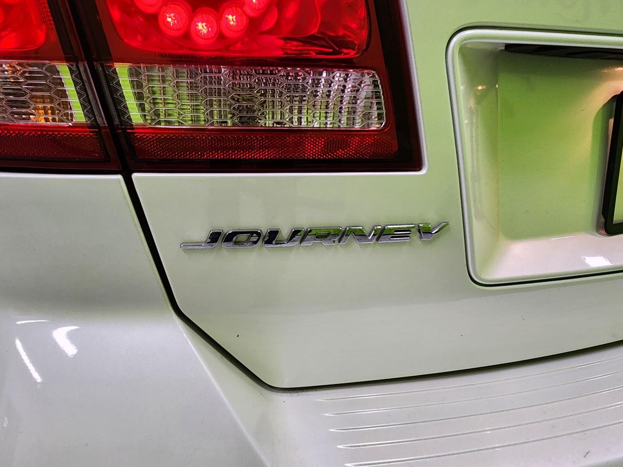 2017 Dodge Journey SXT Blacktop Package 7 Pass V6 - Photo #12