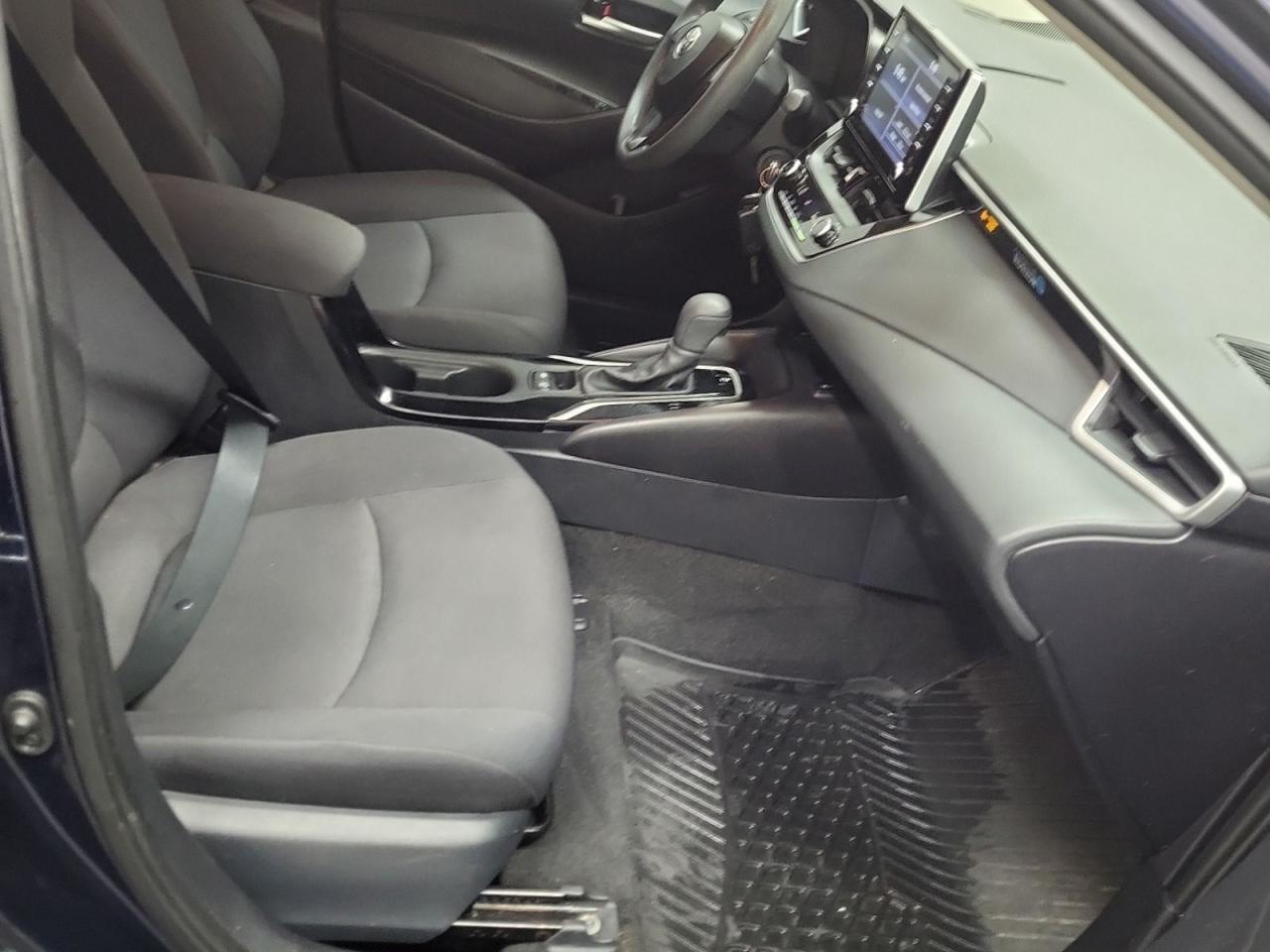 2020 Toyota Corolla LE - Photo #4