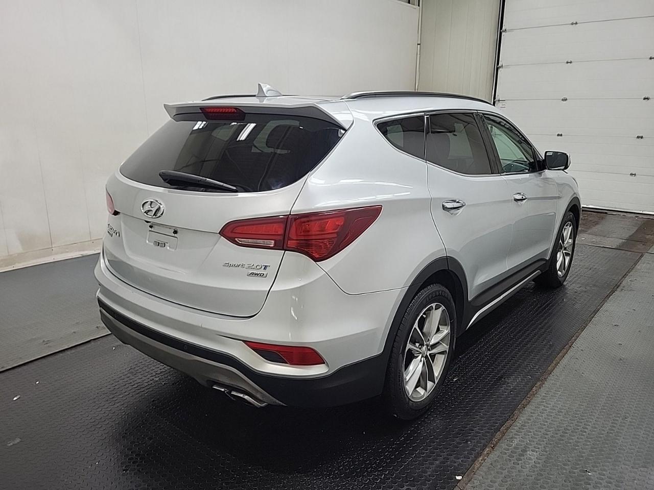 2018 Hyundai Santa Fe Sport Limited Photo2