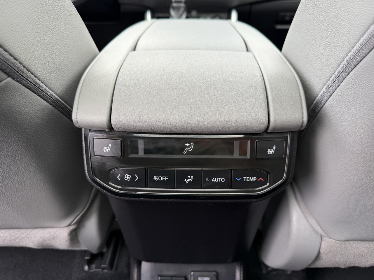 2020 Toyota Highlander Hybrid Limited - Photo #14