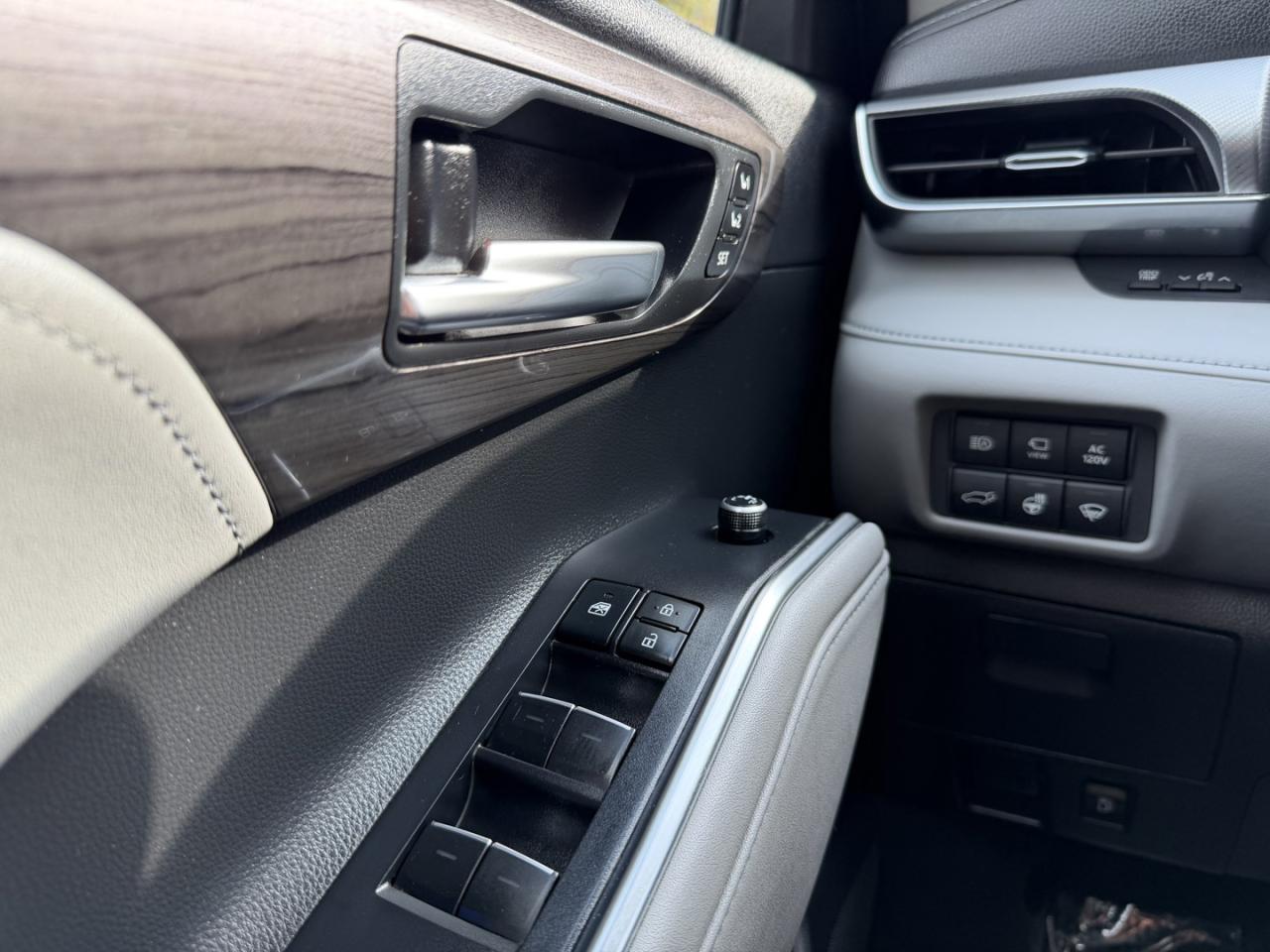2020 Toyota Highlander Hybrid Limited - Photo #24