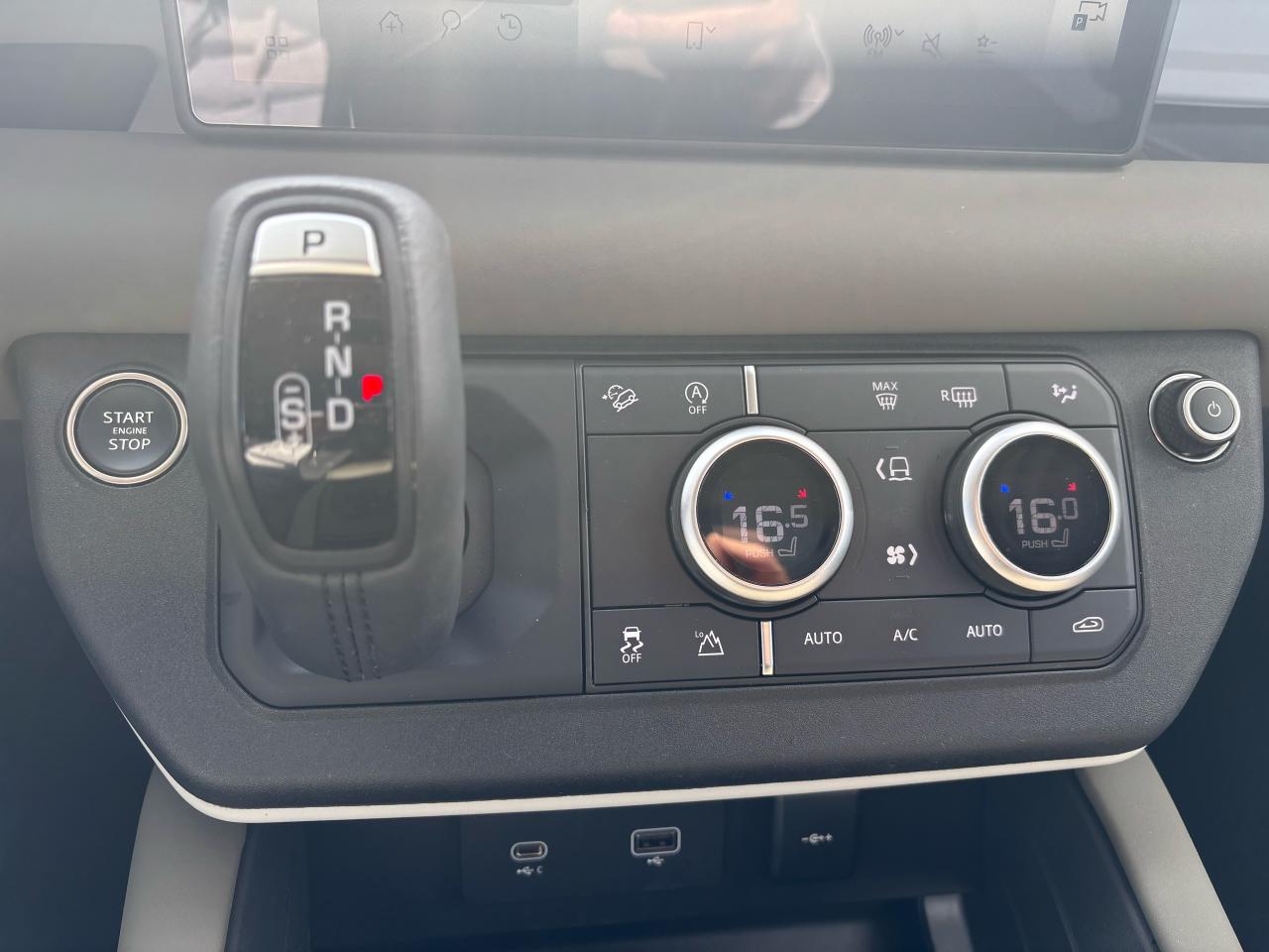 2024 Land Rover Defender S,110, P300. 4Cyl, Panoramic Roof, LED Headlights - Photo #17