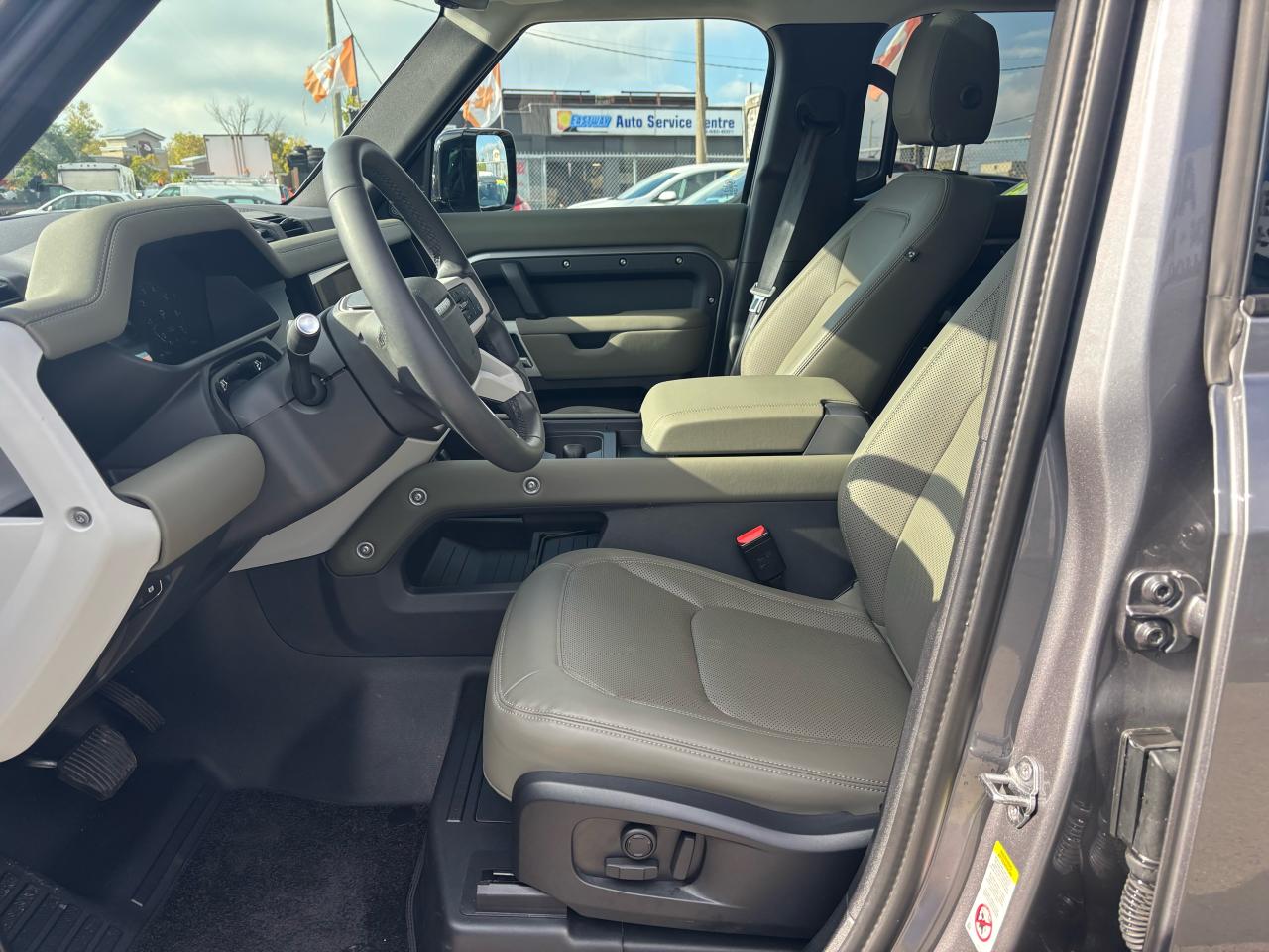 2024 Land Rover Defender S,110, P300. 4Cyl, Panoramic Roof, LED Headlights - Photo #9