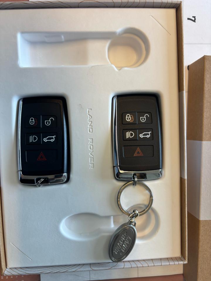 2024 Land Rover Defender S,110, P300. 4Cyl, Panoramic Roof, LED Headlights - Photo #22