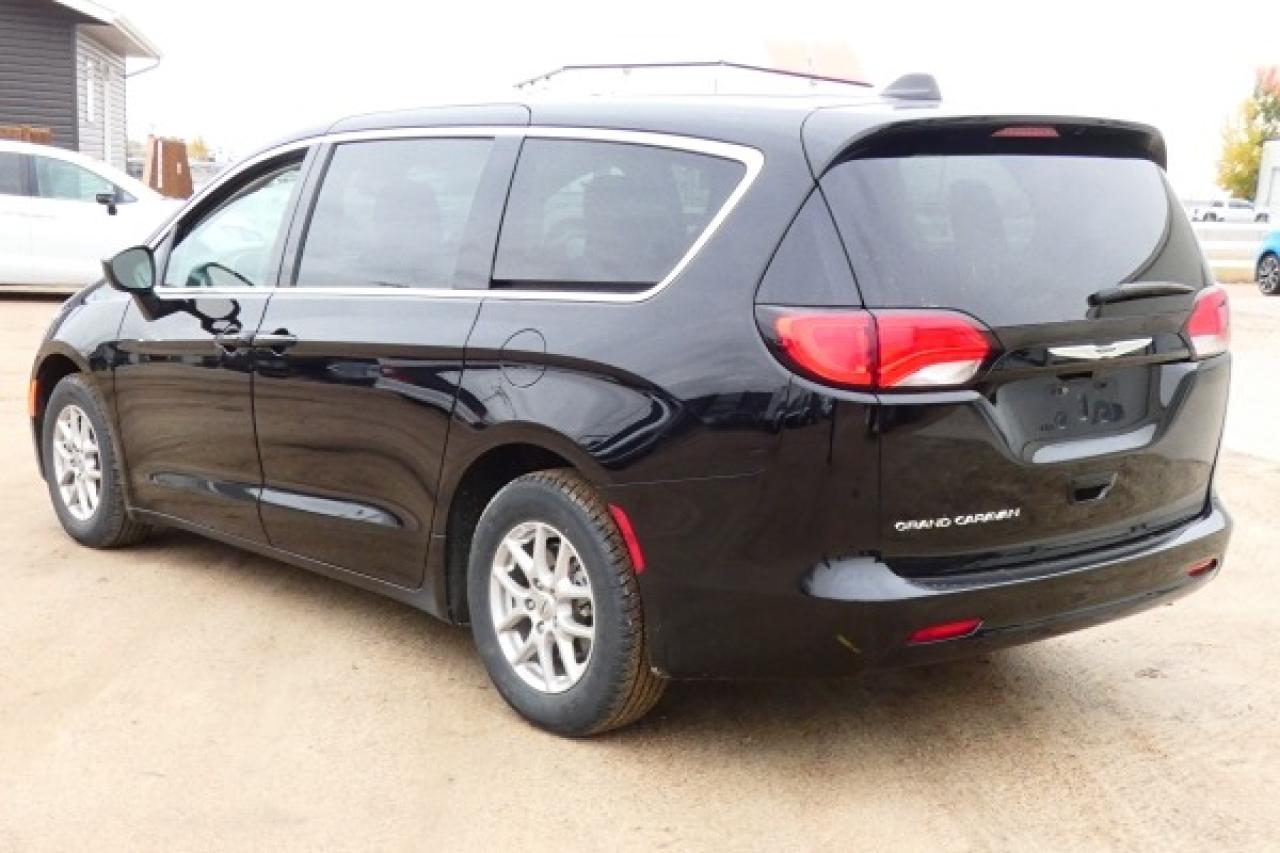 2024 Chrysler Grand Caravan SXT w/Htd cloth, BUC - Photo #8