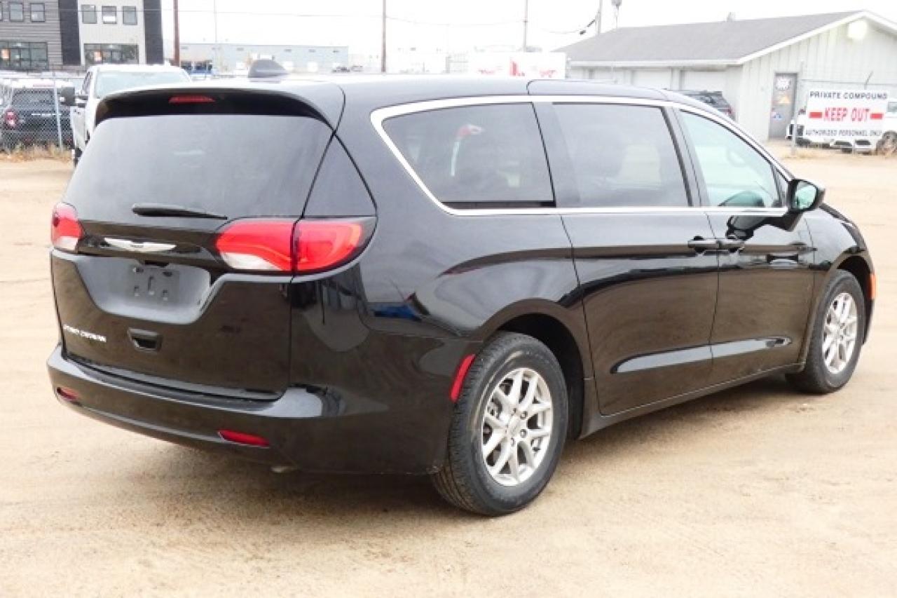 2024 Chrysler Grand Caravan SXT w/Htd cloth, BUC - Photo #6
