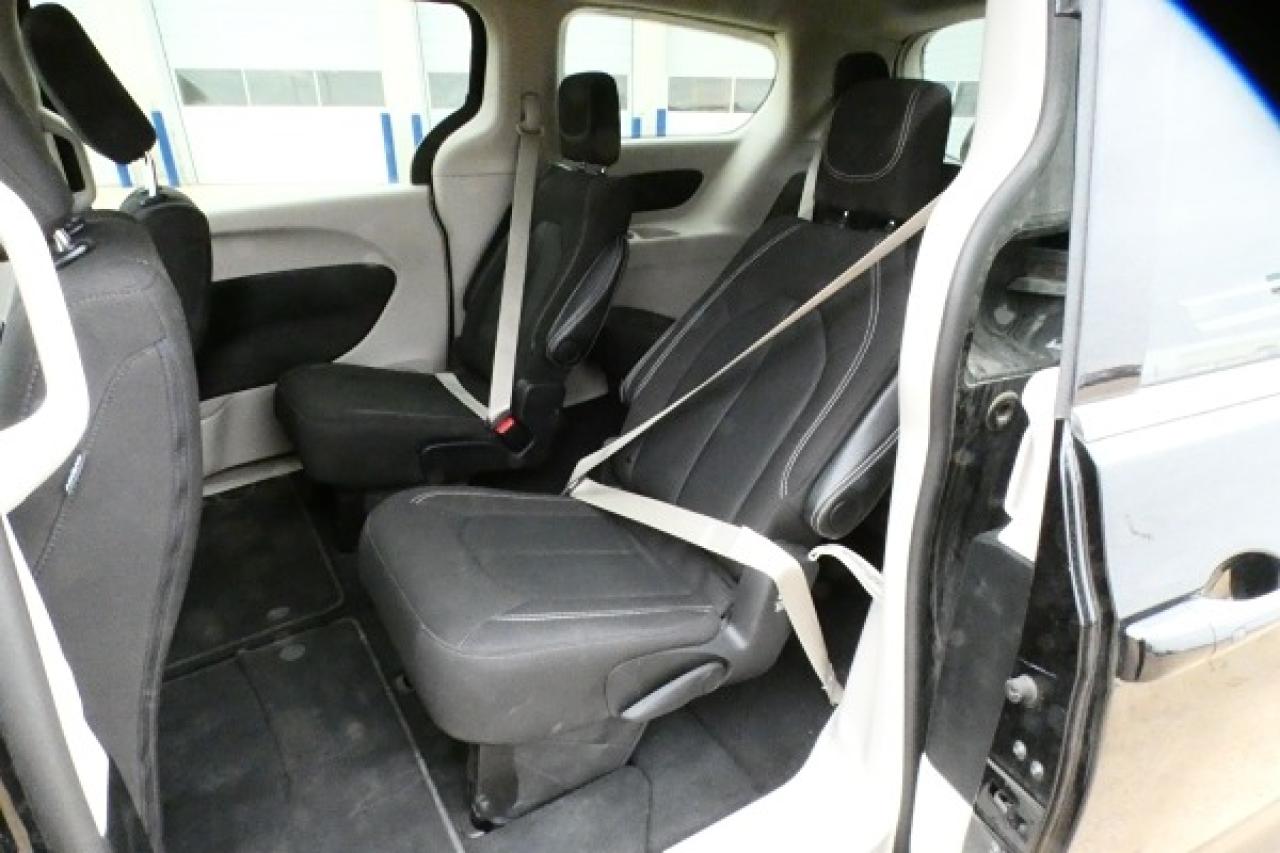 2024 Chrysler Grand Caravan SXT w/Htd cloth, BUC - Photo #11