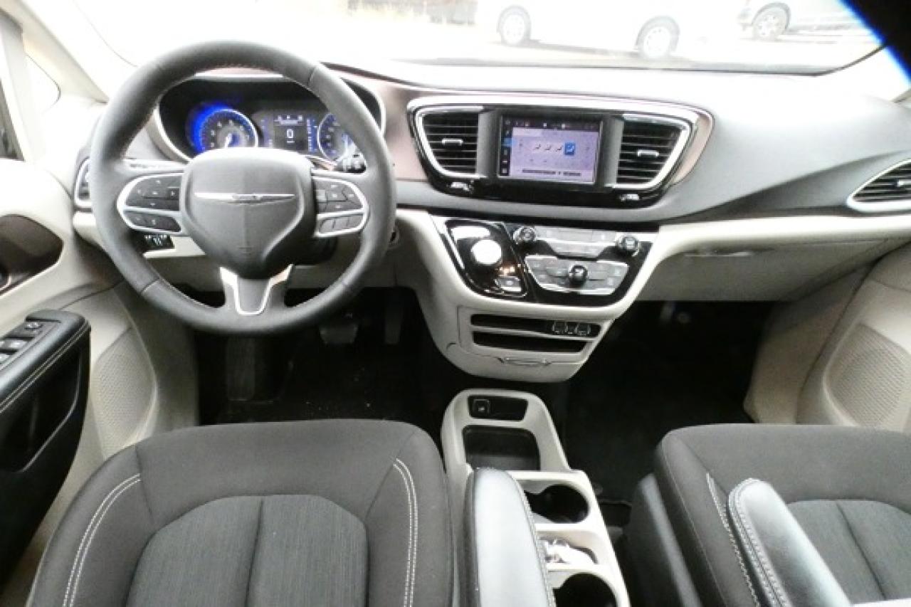 2024 Chrysler Grand Caravan SXT w/Htd cloth, BUC - Photo #13