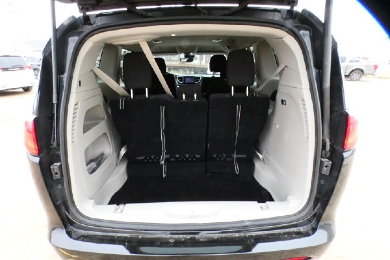 2024 Chrysler Grand Caravan SXT w/Htd cloth, BUC - Photo #9