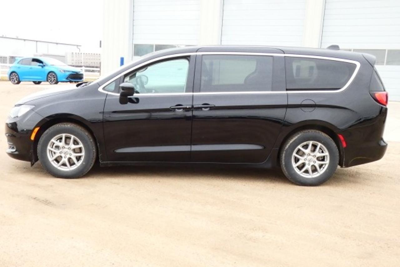 2024 Chrysler Grand Caravan SXT w/Htd cloth, BUC