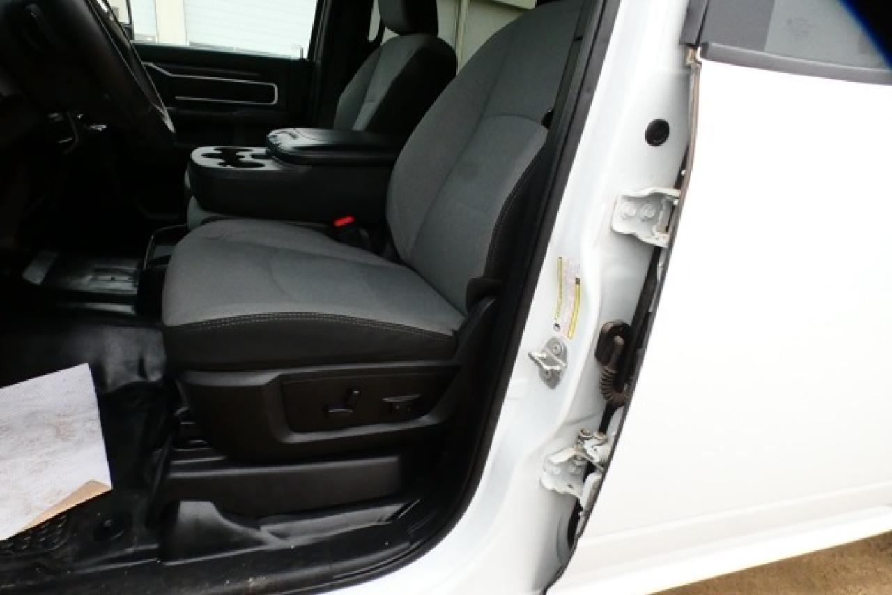 2024 Dodge Ram 3500 Big Horn  DSL Crew Cab 8' Box w/Power cloth, BUC - Photo #10