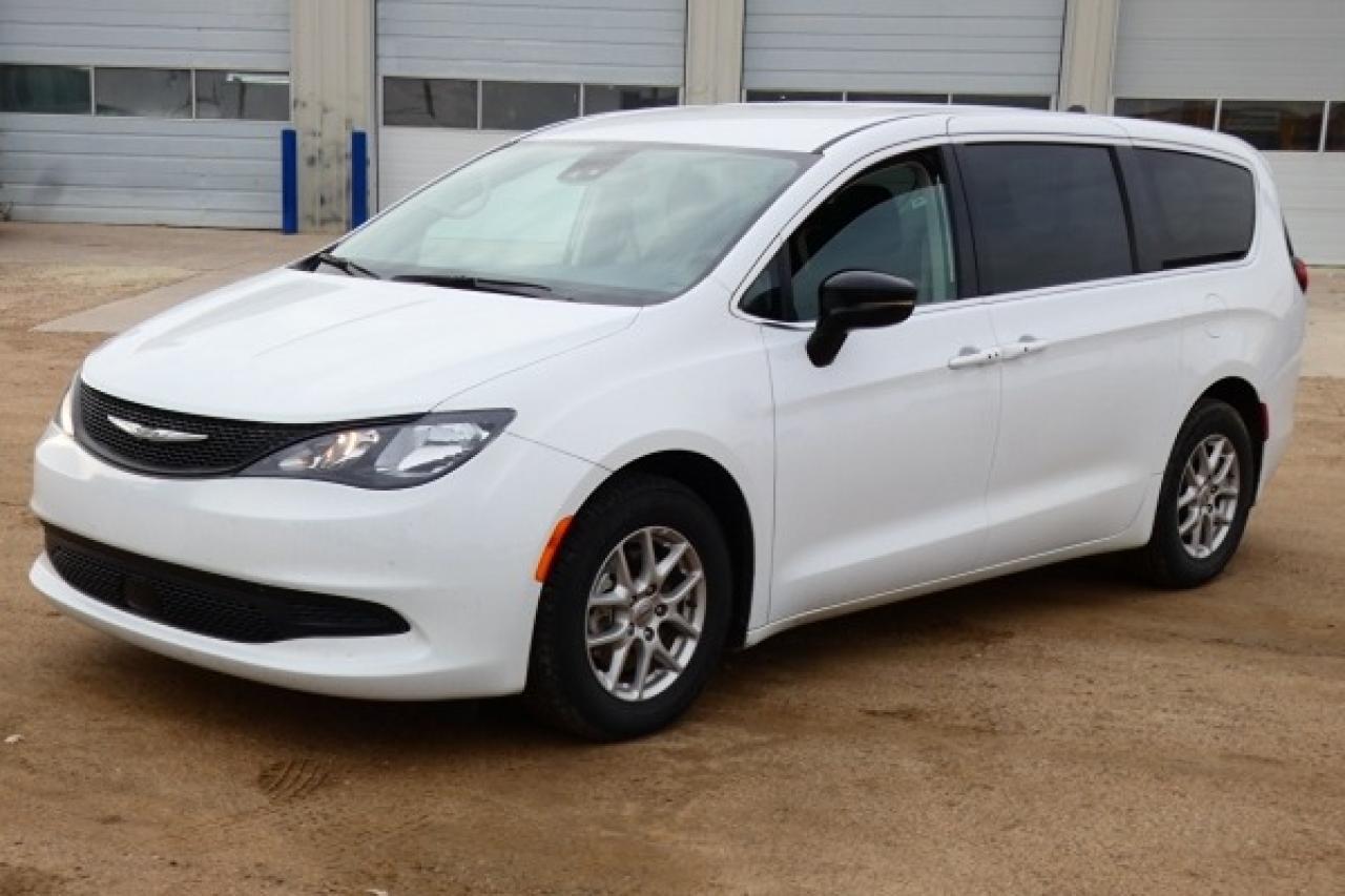 2024 Chrysler Grand Caravan SXT 2WD w/Htd cloth, NAV, BUC - Photo #2