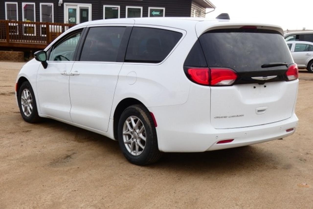 2024 Chrysler Grand Caravan SXT 2WD w/Htd cloth, NAV, BUC - Photo #8