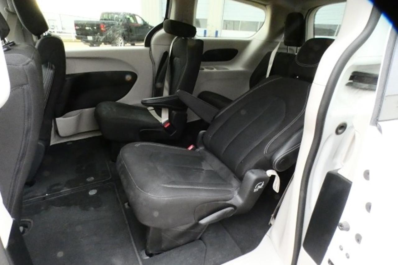 2024 Chrysler Grand Caravan SXT 2WD w/Htd cloth, NAV, BUC - Photo #10