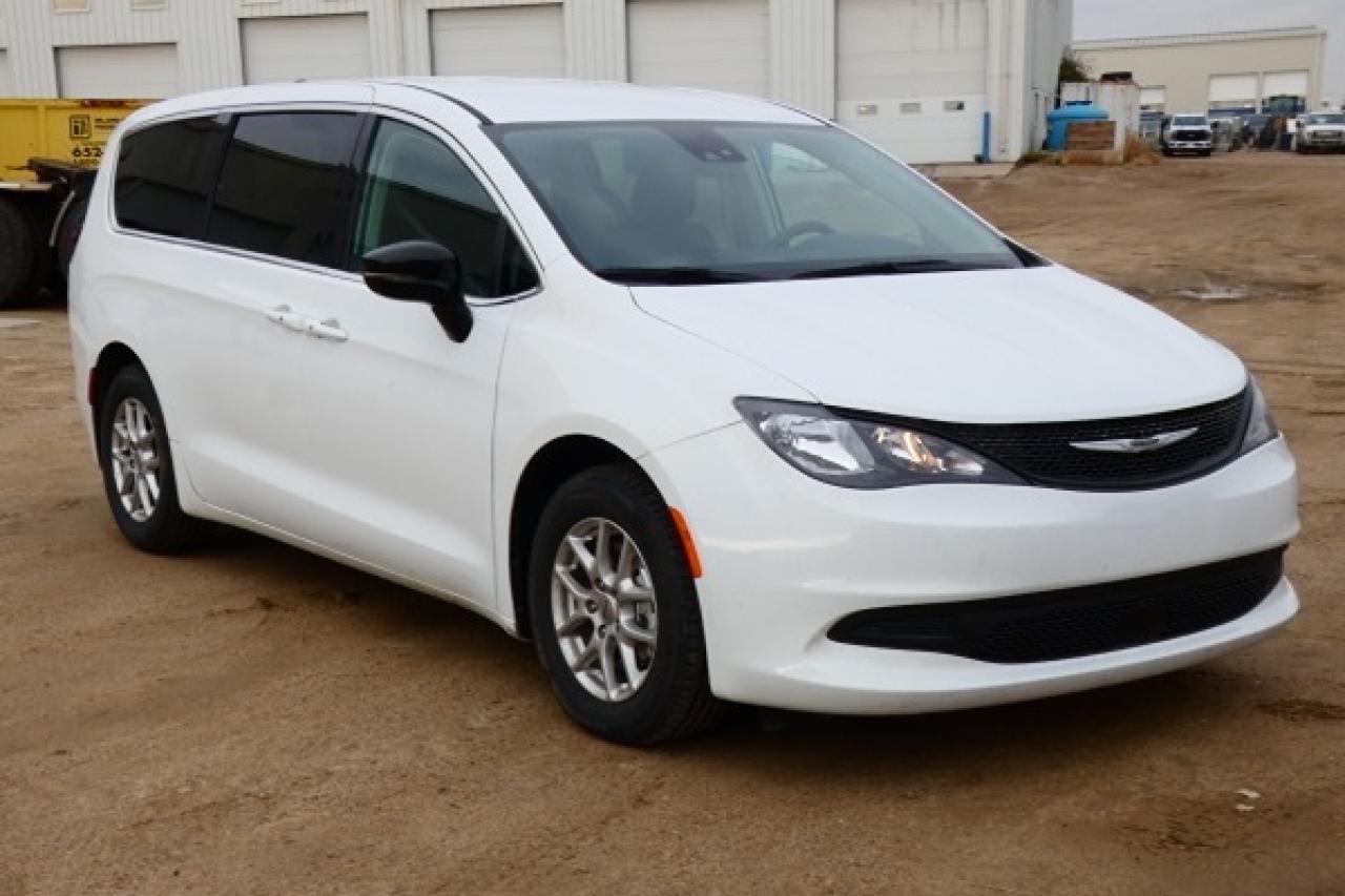 2024 Chrysler Grand Caravan SXT 2WD w/Htd cloth, NAV, BUC - Photo #4