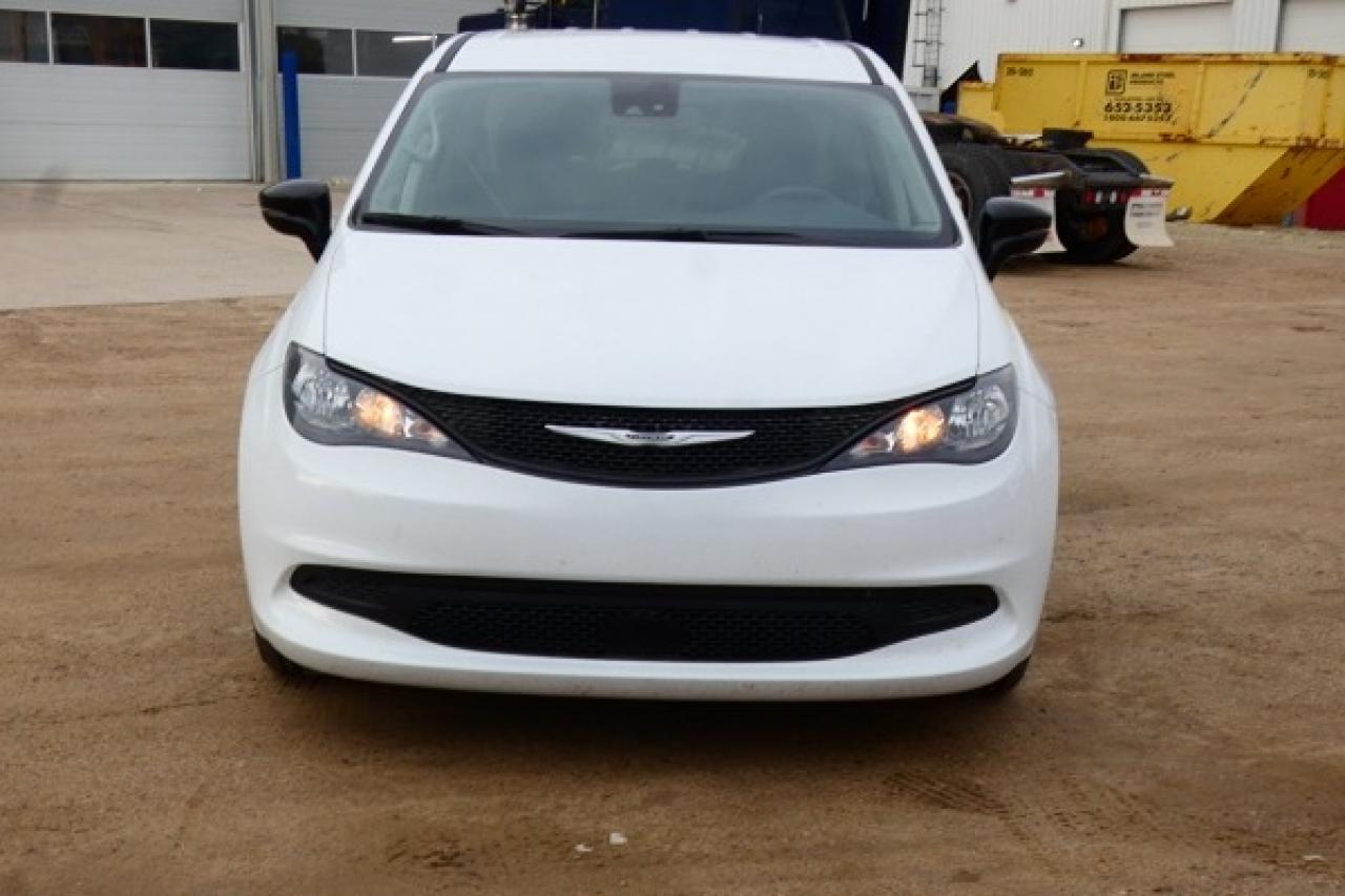 2024 Chrysler Grand Caravan SXT 2WD w/Htd cloth, NAV, BUC - Photo #3