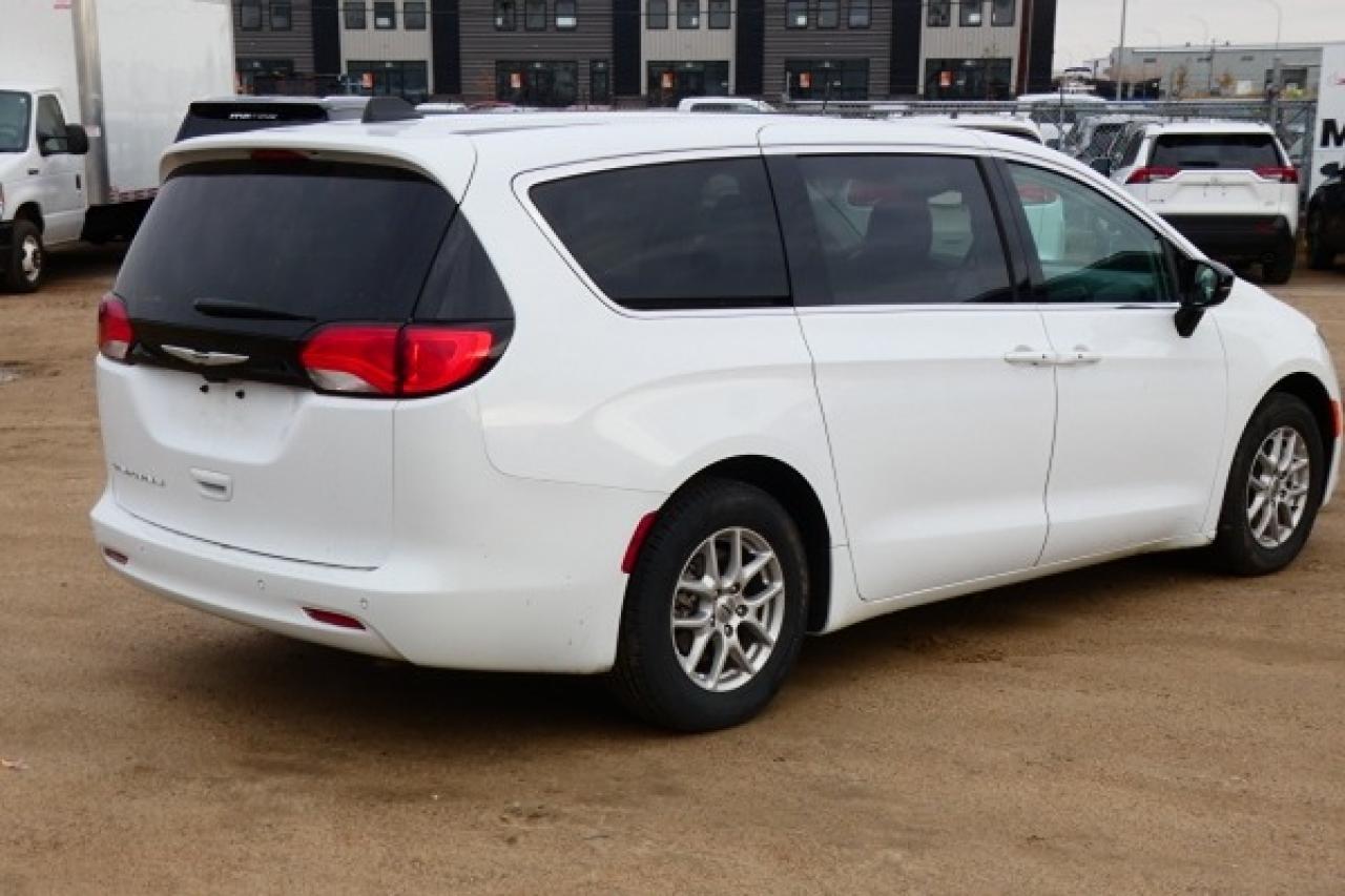 2024 Chrysler Grand Caravan SXT 2WD w/Htd cloth, NAV, BUC - Photo #6
