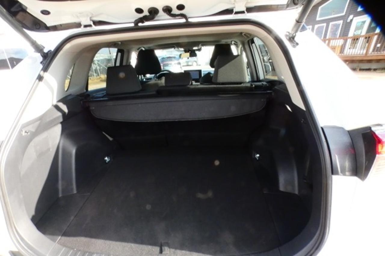 2025 Toyota RAV4 Hybrid XLE AWD w/Htd cloth, S/R, BUC - Photo #9