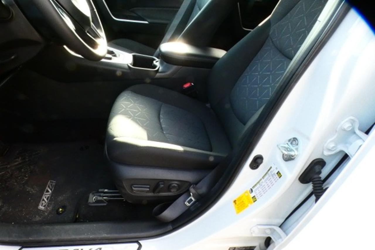 2025 Toyota RAV4 Hybrid XLE AWD w/Htd cloth, S/R, BUC - Photo #11