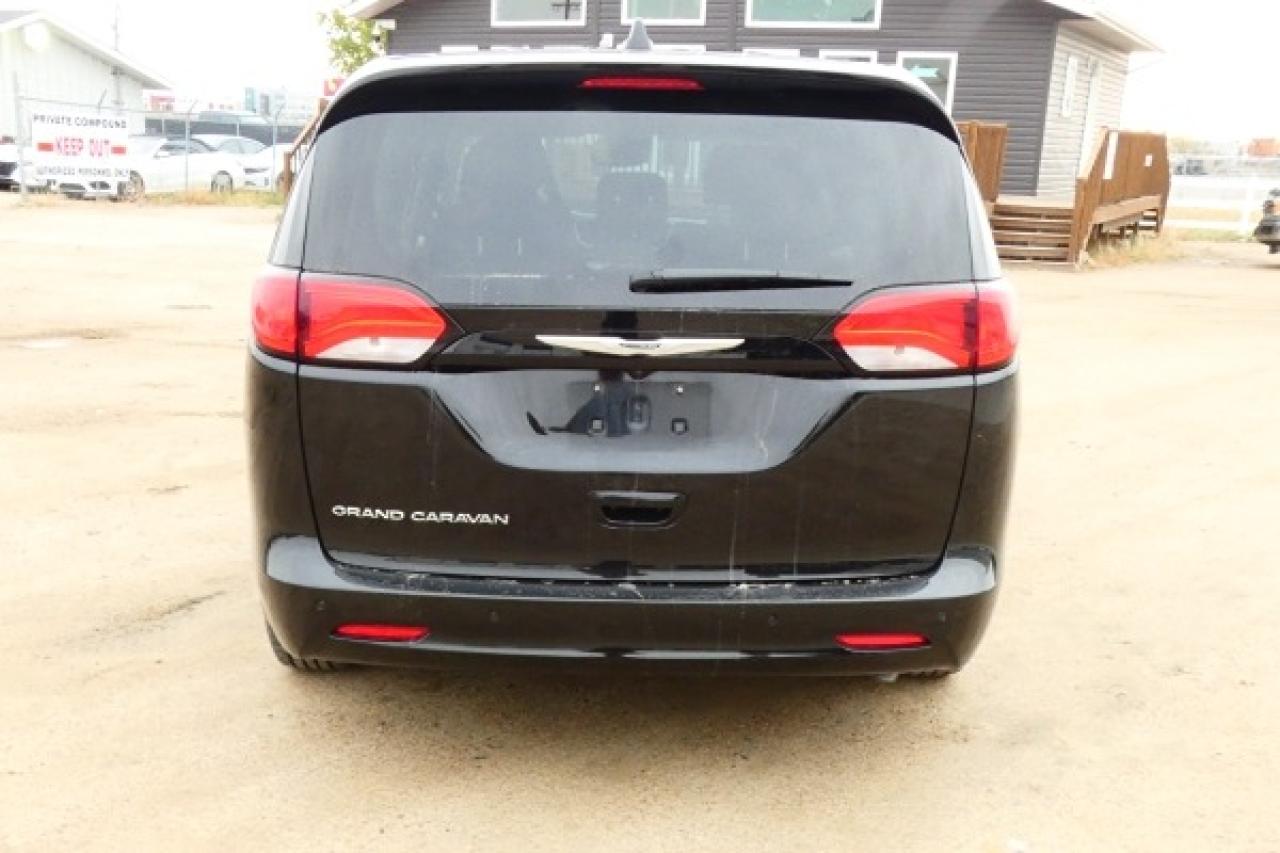 2024 Chrysler Grand Caravan SXT 2WD w/Htd cloth, NAV, BUC - Photo #7