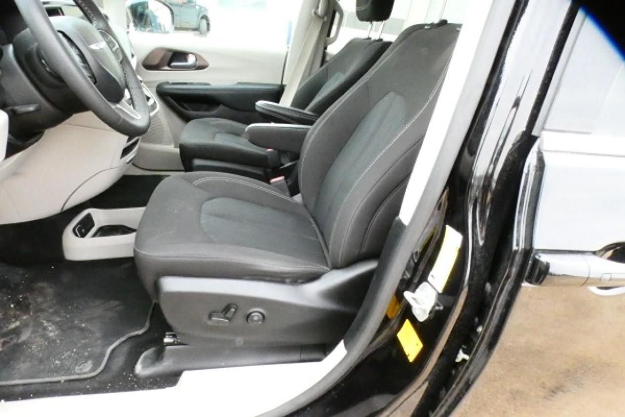 2024 Chrysler Grand Caravan SXT 2WD w/Htd cloth, NAV, BUC - Photo #12