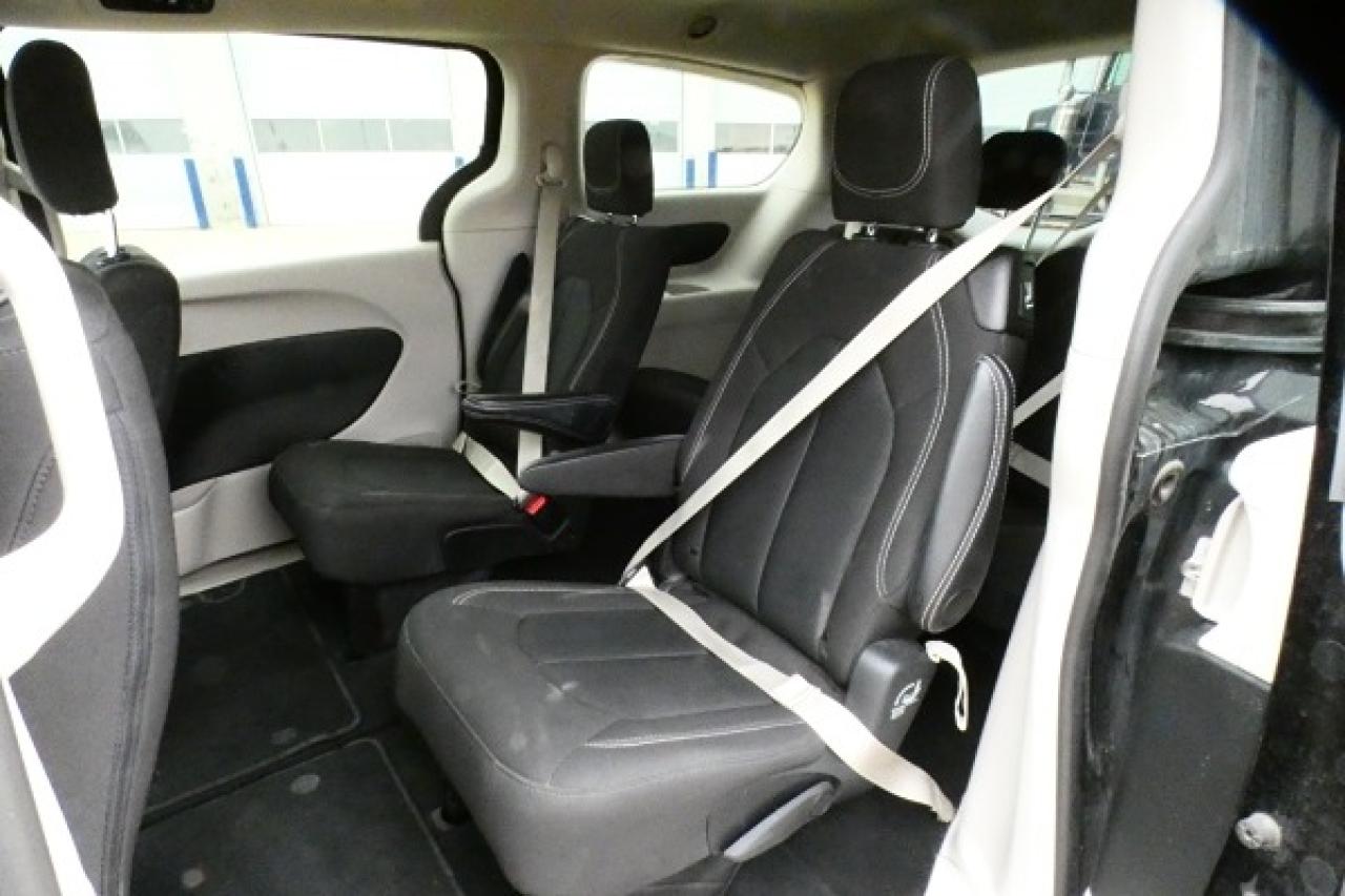 2024 Chrysler Grand Caravan SXT 2WD w/Htd cloth, NAV, BUC - Photo #10
