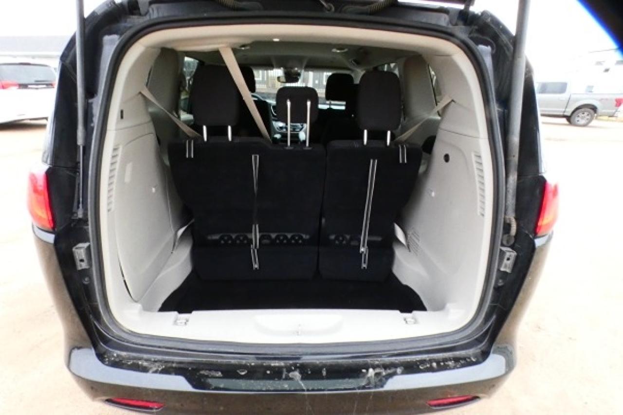 2024 Chrysler Grand Caravan SXT 2WD w/Htd cloth, NAV, BUC - Photo #9